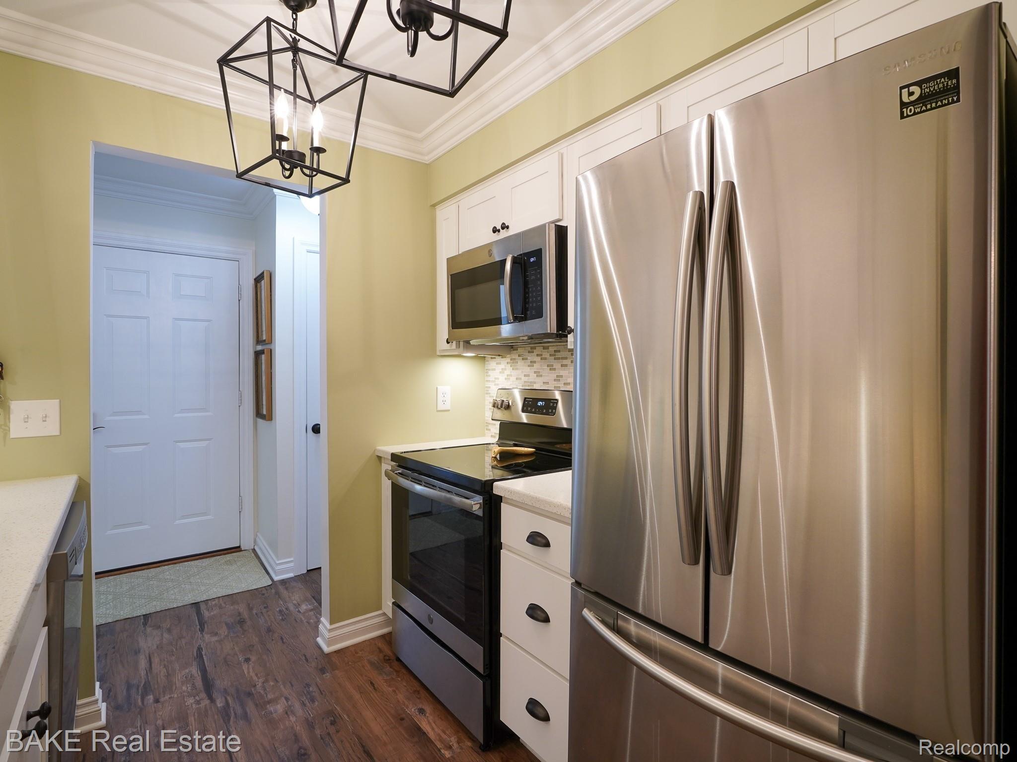 1199 South Sheldon Rd Street, Unit M95 Plymouth, MI 48170 - Photo 10 of 16 Beautiful kitchen