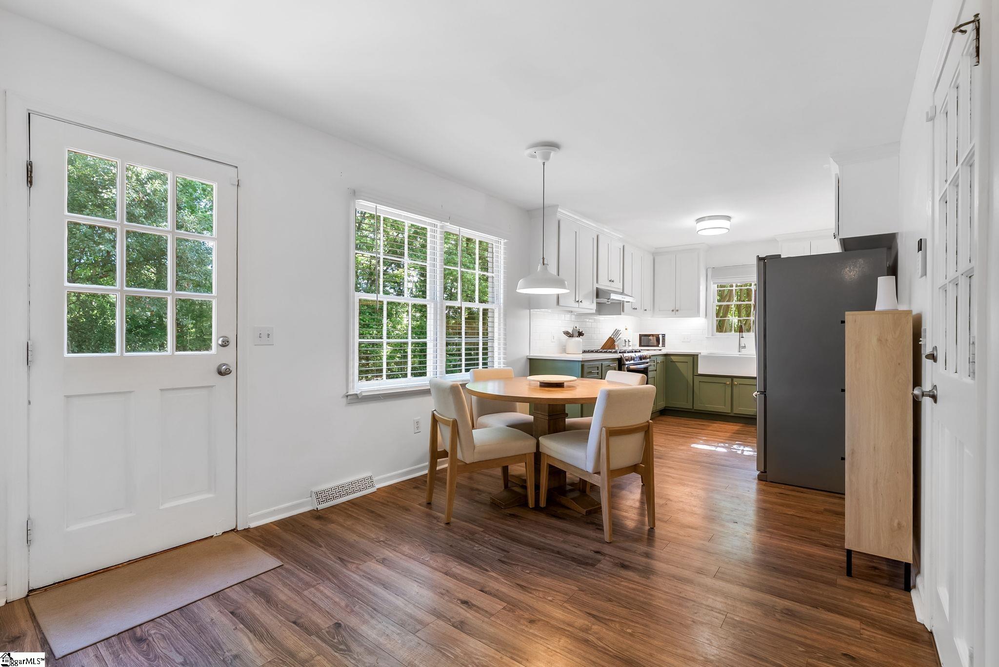 21 Cobblestone Road Greenville, SC 29615 - Photo 6 of 31 Gallery Image 6