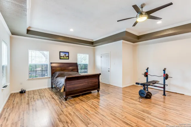 a view of a livingroom with furniture and a ceiling fan