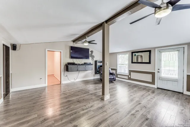 a view of a livingroom with hardwood floor and a ceiling fan