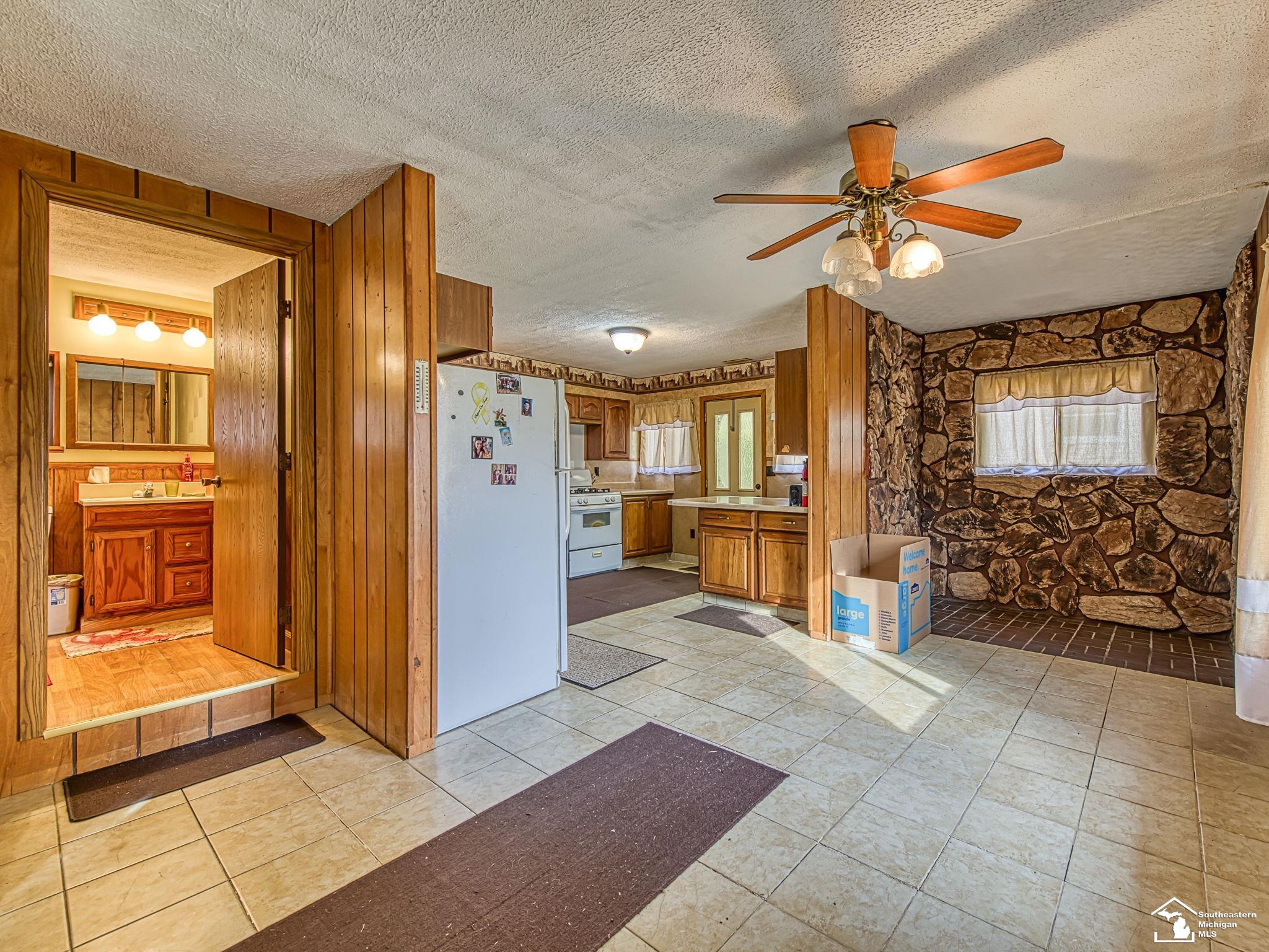 8655 Ida Maybee Road Monroe, MI 48162 - Photo 16 of 35 50193593-003c2819-8ad4-42e5-9e98-315403dfbc07.JPG