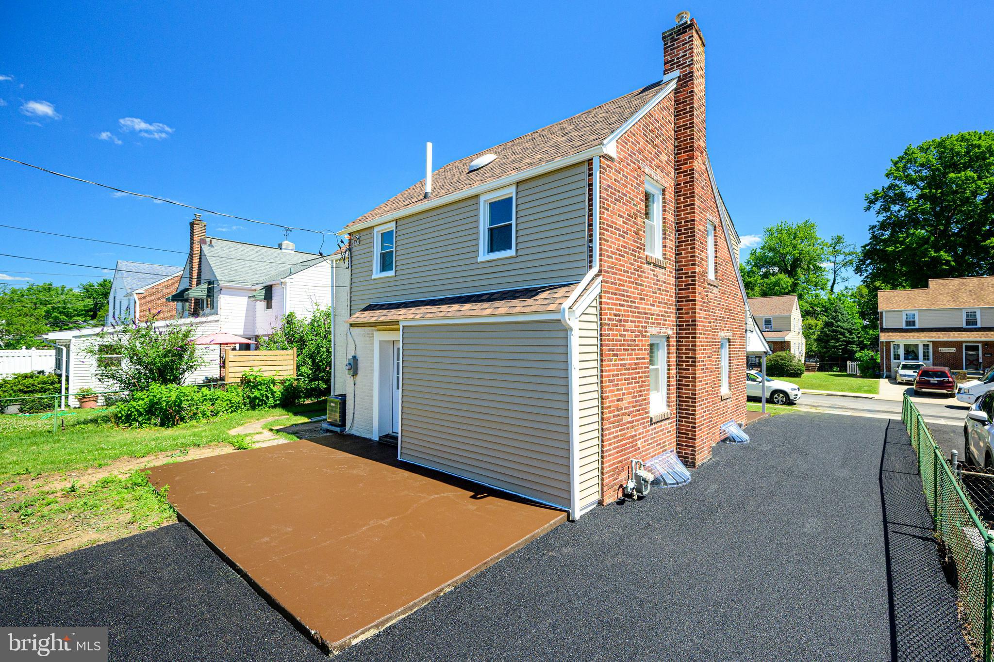 431 Holmes Road Morton, PA 19070 - Photo 6 of 35 Freshly paved driveway!