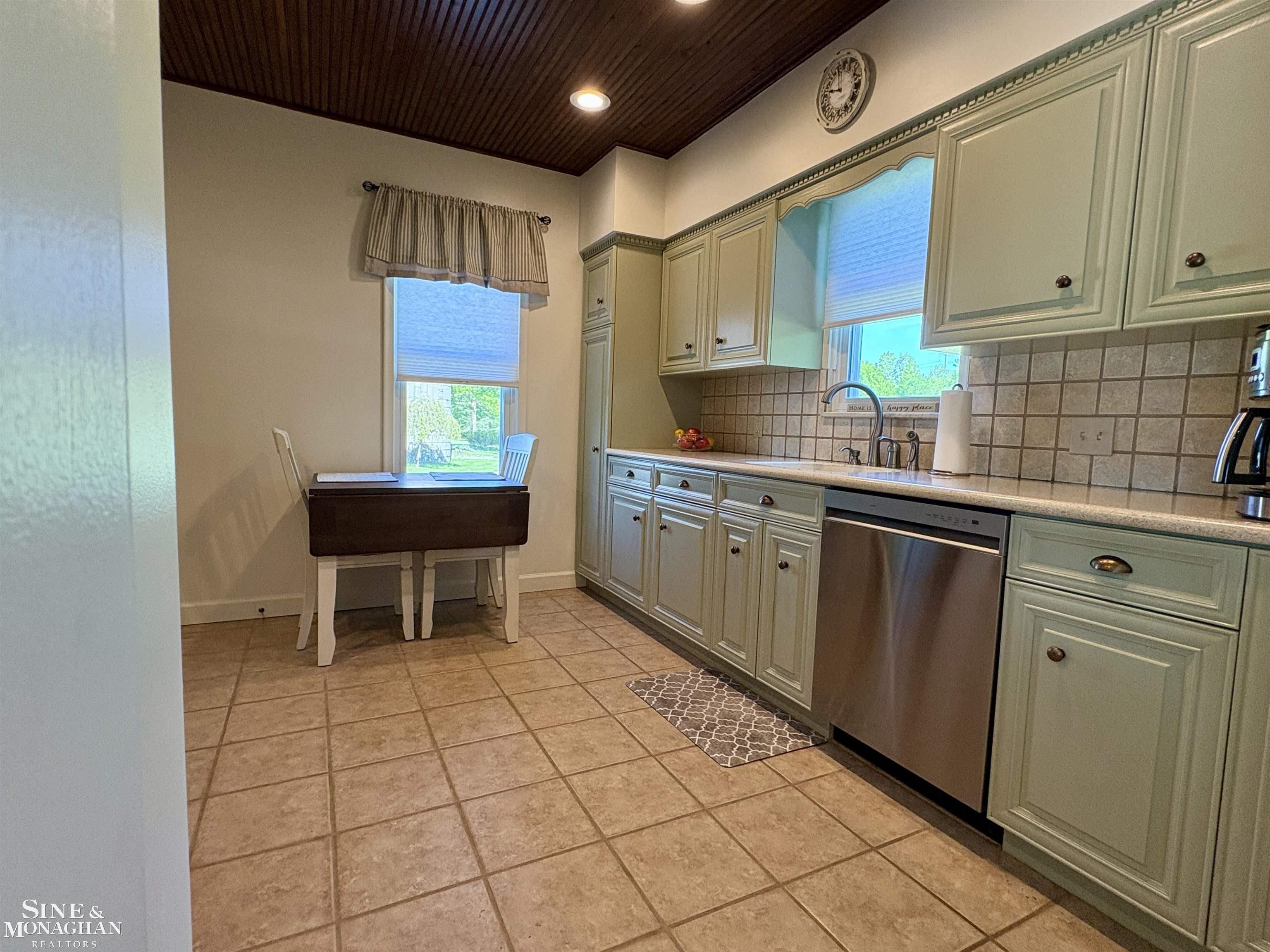 6281 Lindsey Road East China, MI 48054 - Photo 5 of 55