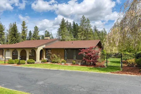 $475,000 | 2002 West Regina Avenue, Spokane, WA 99218