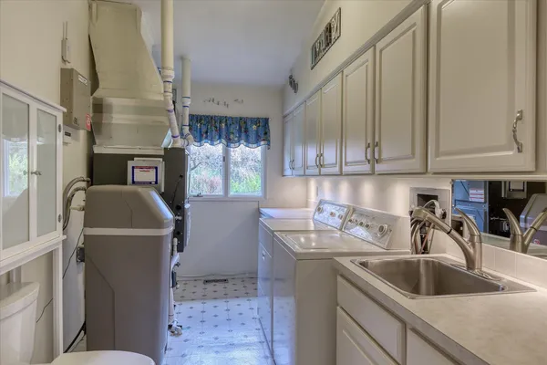 $475,000 | 2002 West Regina Avenue, Spokane, WA 99218
