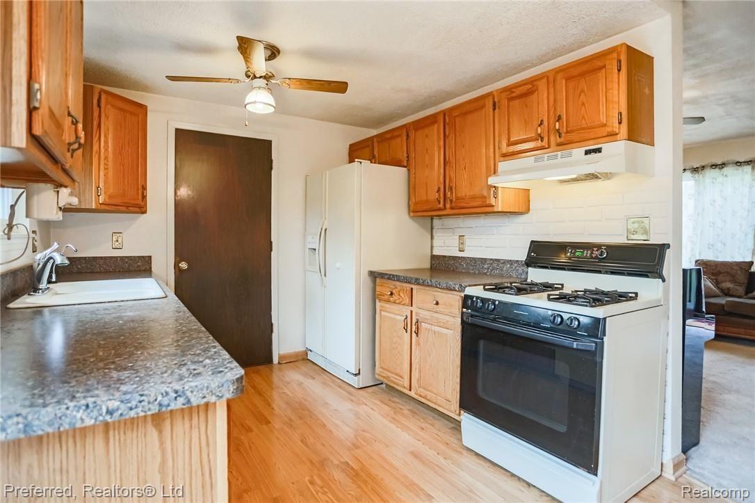 707 Merrimac Road Canton, MI 48188 - Photo 8 of 26 8IMG_4319.jpg
