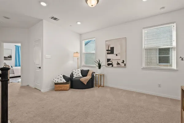 a view of livingroom with furniture