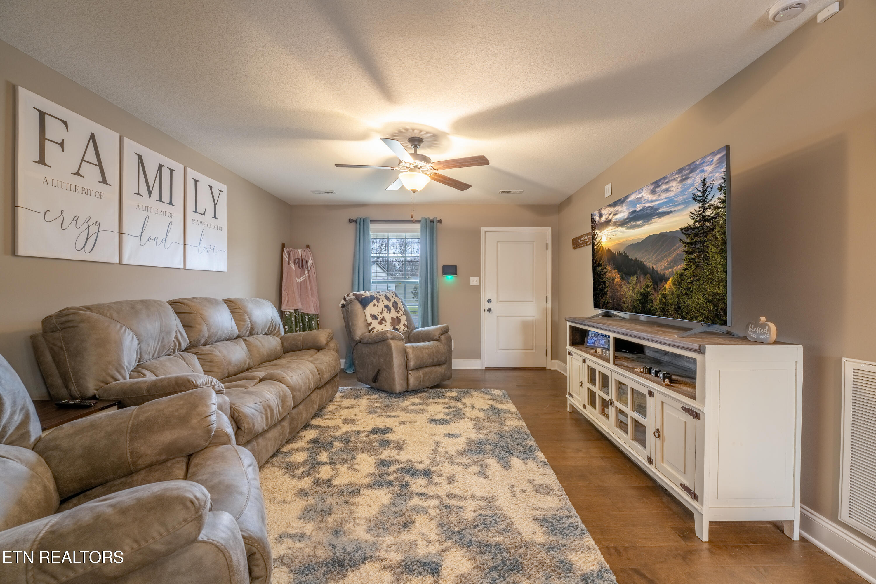 3307 Townsend Pk Lane Powell, TN 37849 - Photo 5 of 41 5 (6)