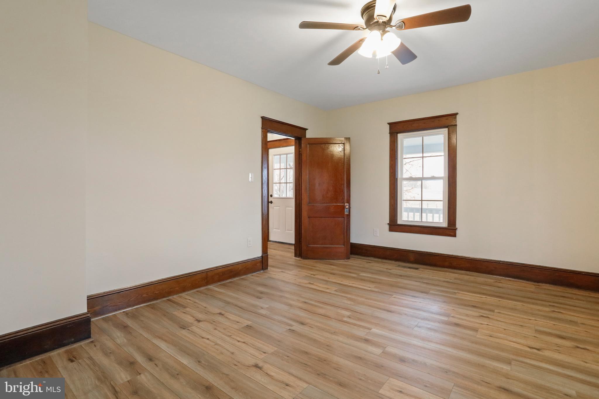 385 Fairview Road Woodstock, VA 22664 - Photo 22 of 55 Living Room