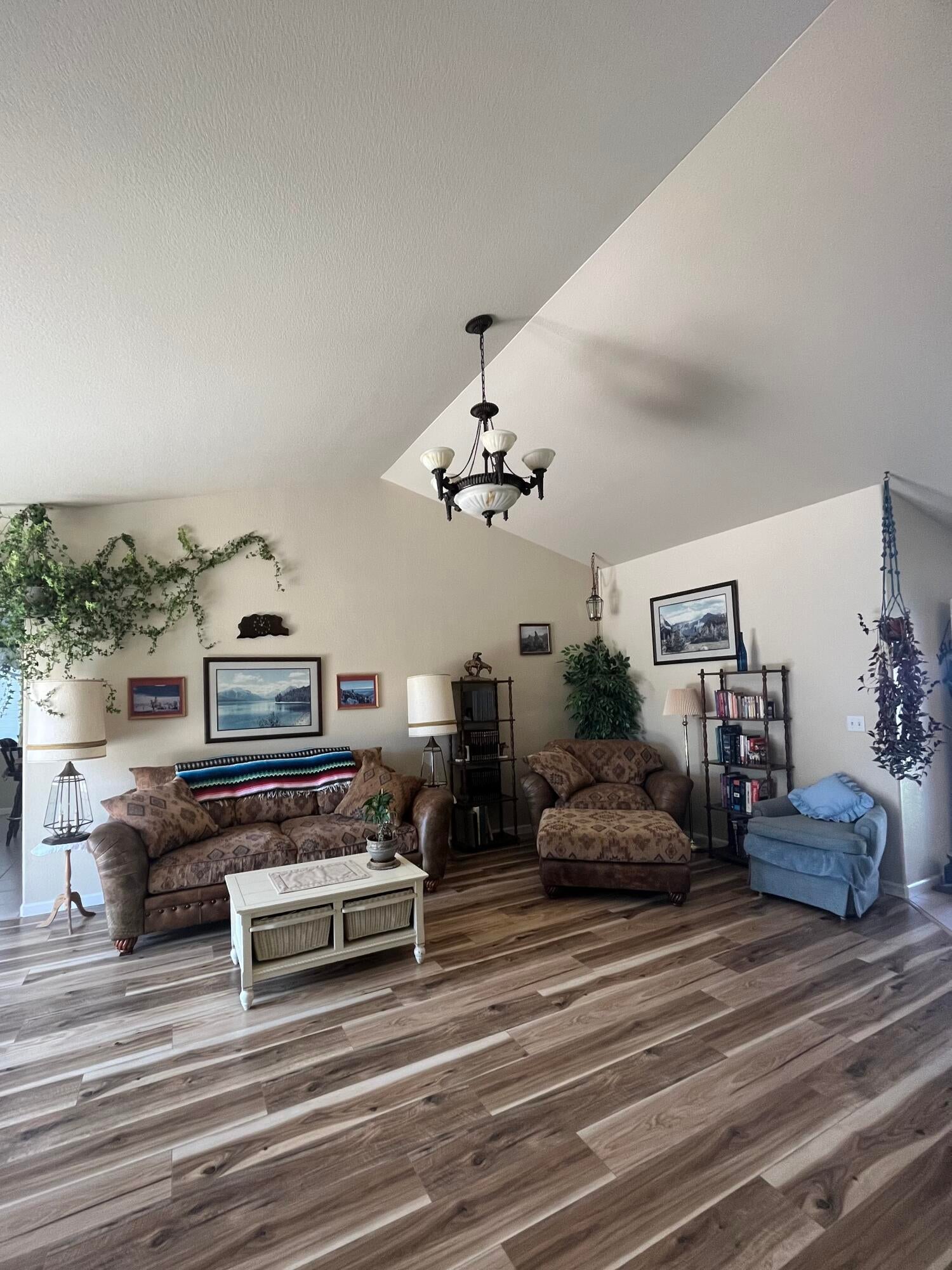 5964 Springcrest Way Klamath Falls, OR 97603 - Photo 3 of 22 03AAB2C3-3581-4E62-AD52-7FB42F5FFEF2