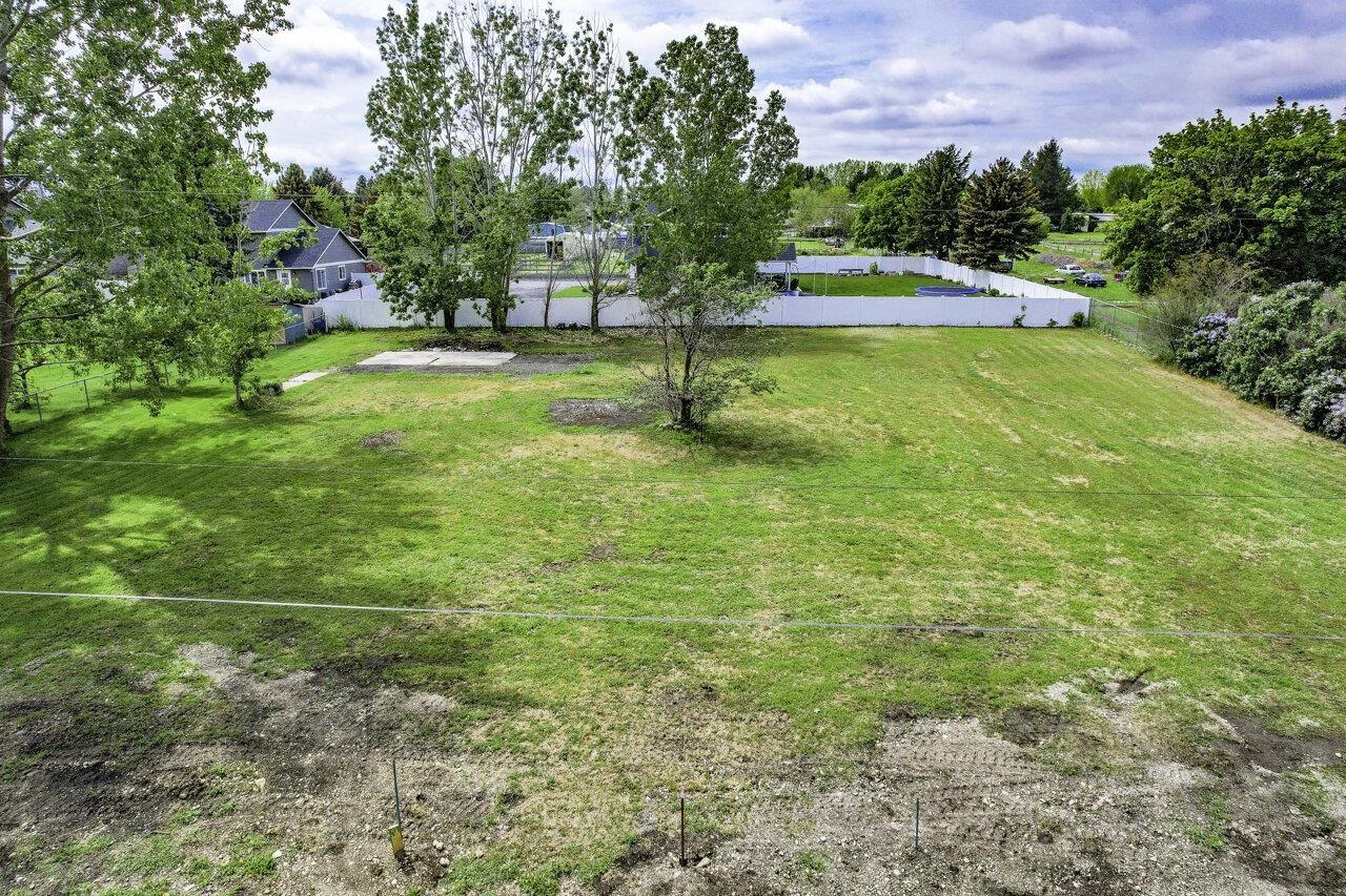 704 South Henry Road Greenacres, WA 99016 - Photo 4 of 13 Gallery Image 4