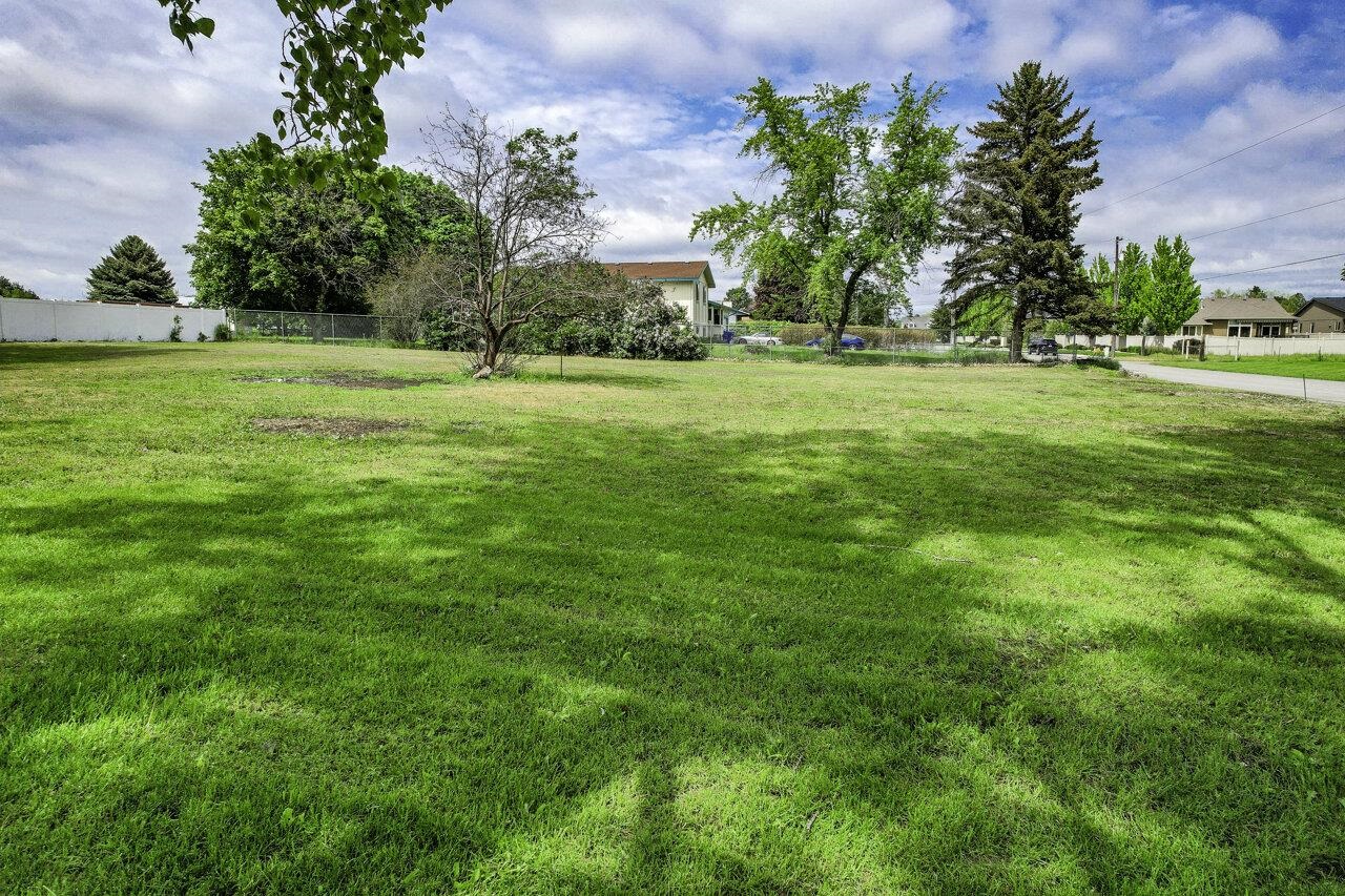 704 South Henry Road Greenacres, WA 99016 - Photo 8 of 13 Gallery Image 8