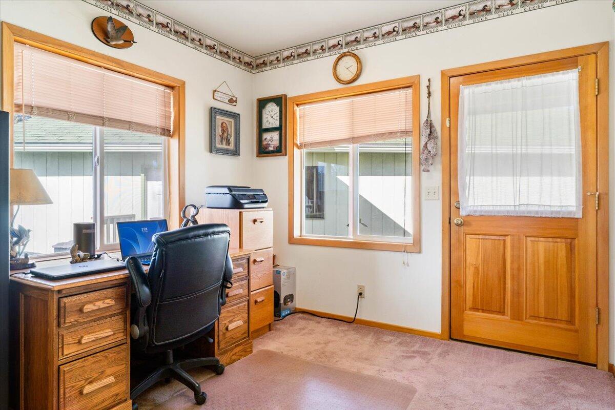5995 Southwest Shad Road Terrebonne, OR 97760 - Photo 27 of 49 52-Office