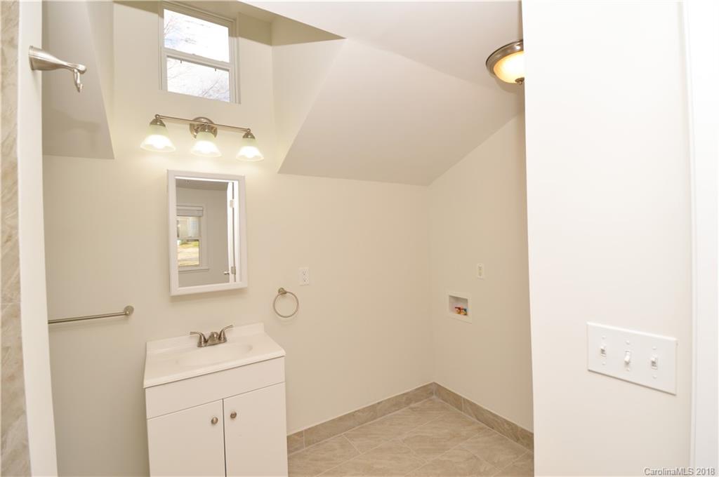 2748 Mayflower Road Charlotte, NC 28208 - Photo 11 of 18 Gallery Image 11