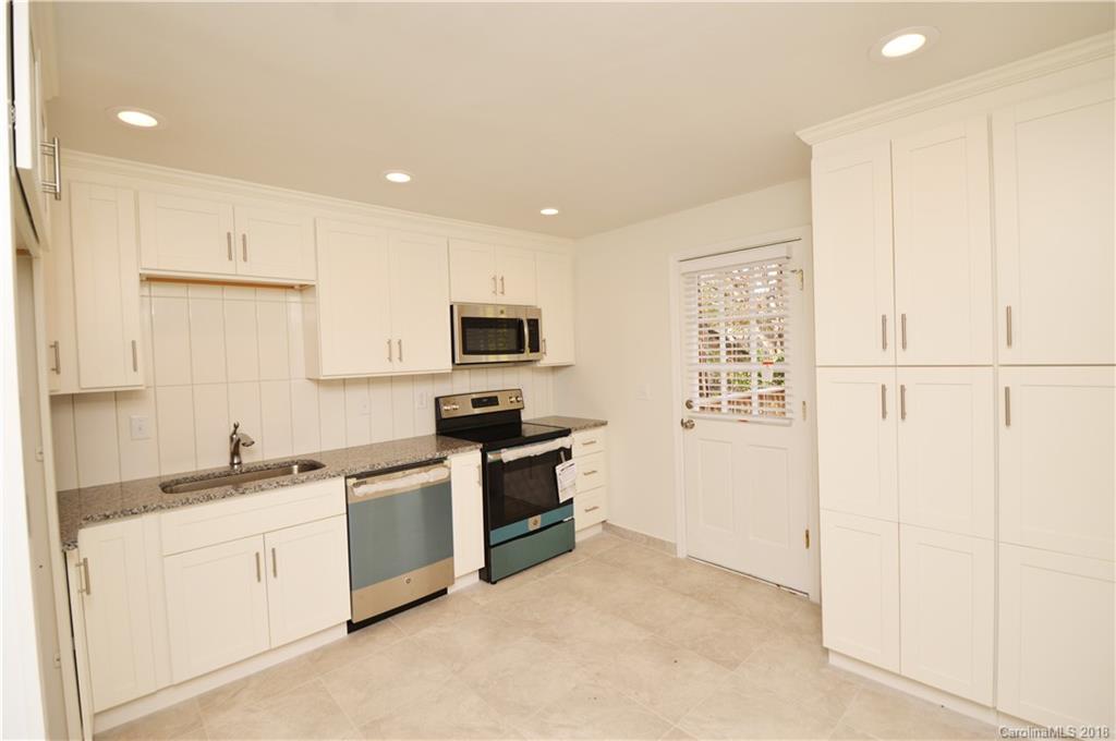 2748 Mayflower Road Charlotte, NC 28208 - Photo 6 of 18 Gallery Image 6