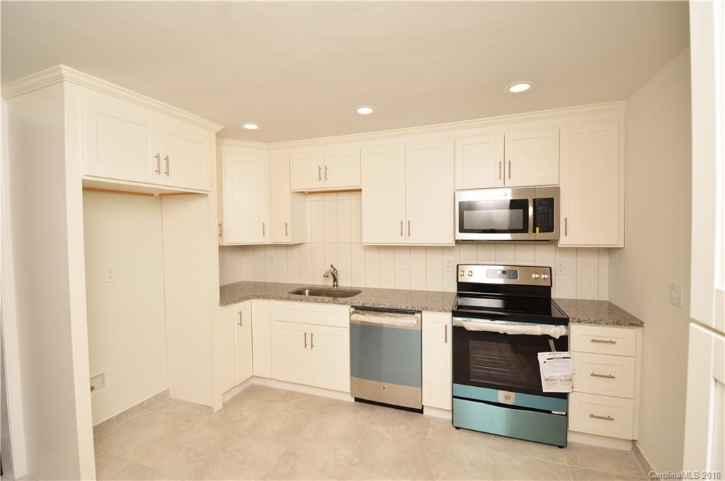 2748 Mayflower Road Charlotte, NC 28208 - Photo 7 of 18 Gallery Image 7
