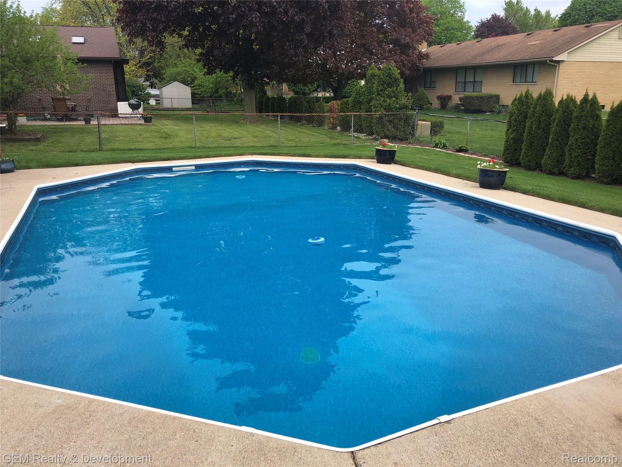 18810 Gill Road Livonia, MI 48152 - Photo 42 of 43 IMG_5351.jpeg