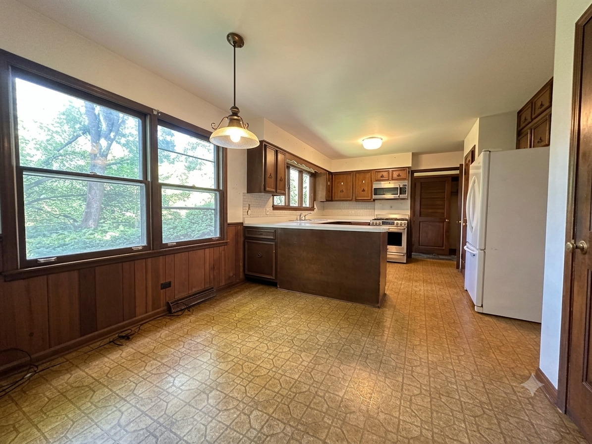 1009 Anne Road Naperville, IL 60540 - Photo 11 of 28