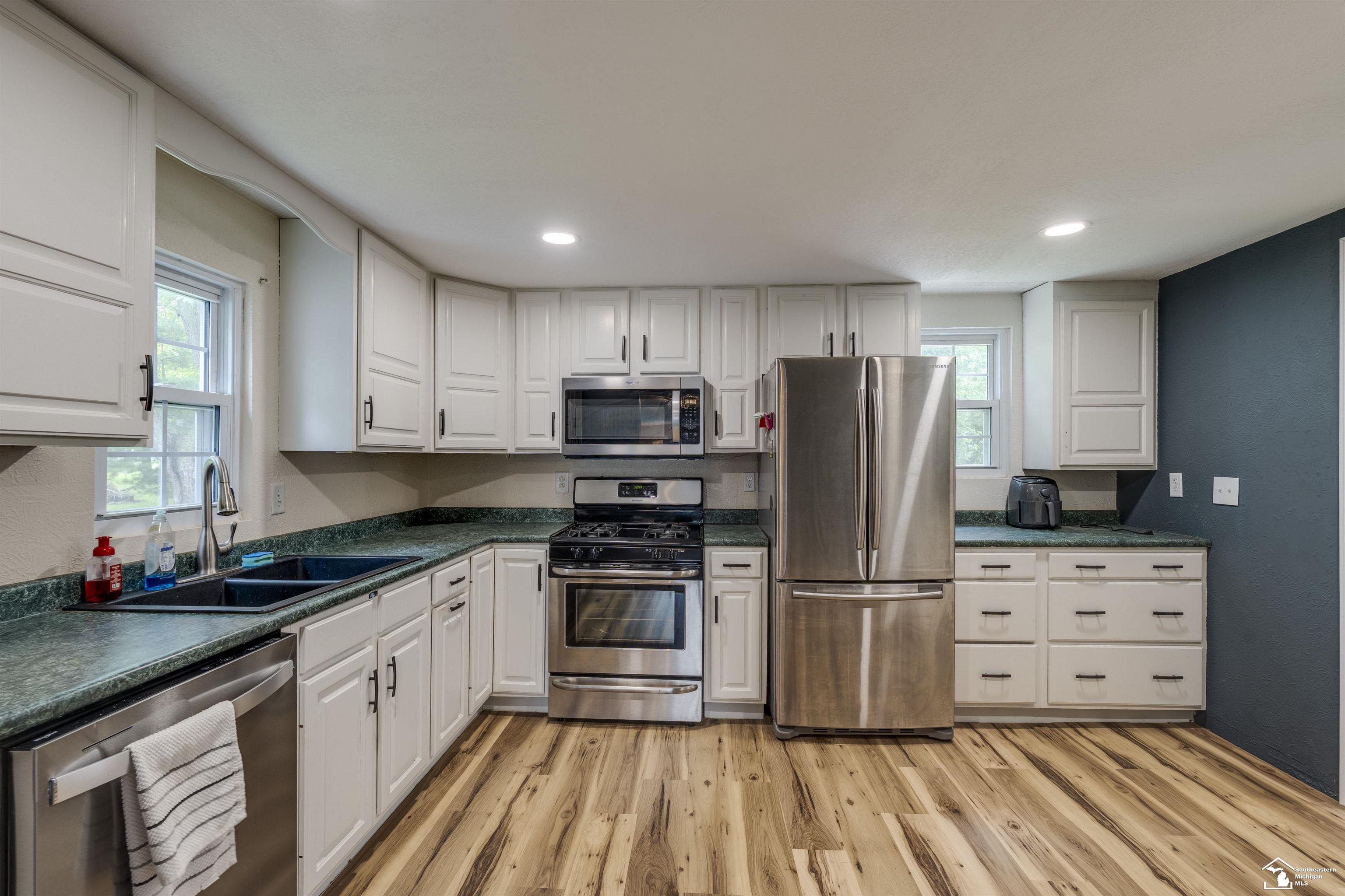 7768 Summerfield Road Lambertville, MI 48144 - Photo 16 of 33