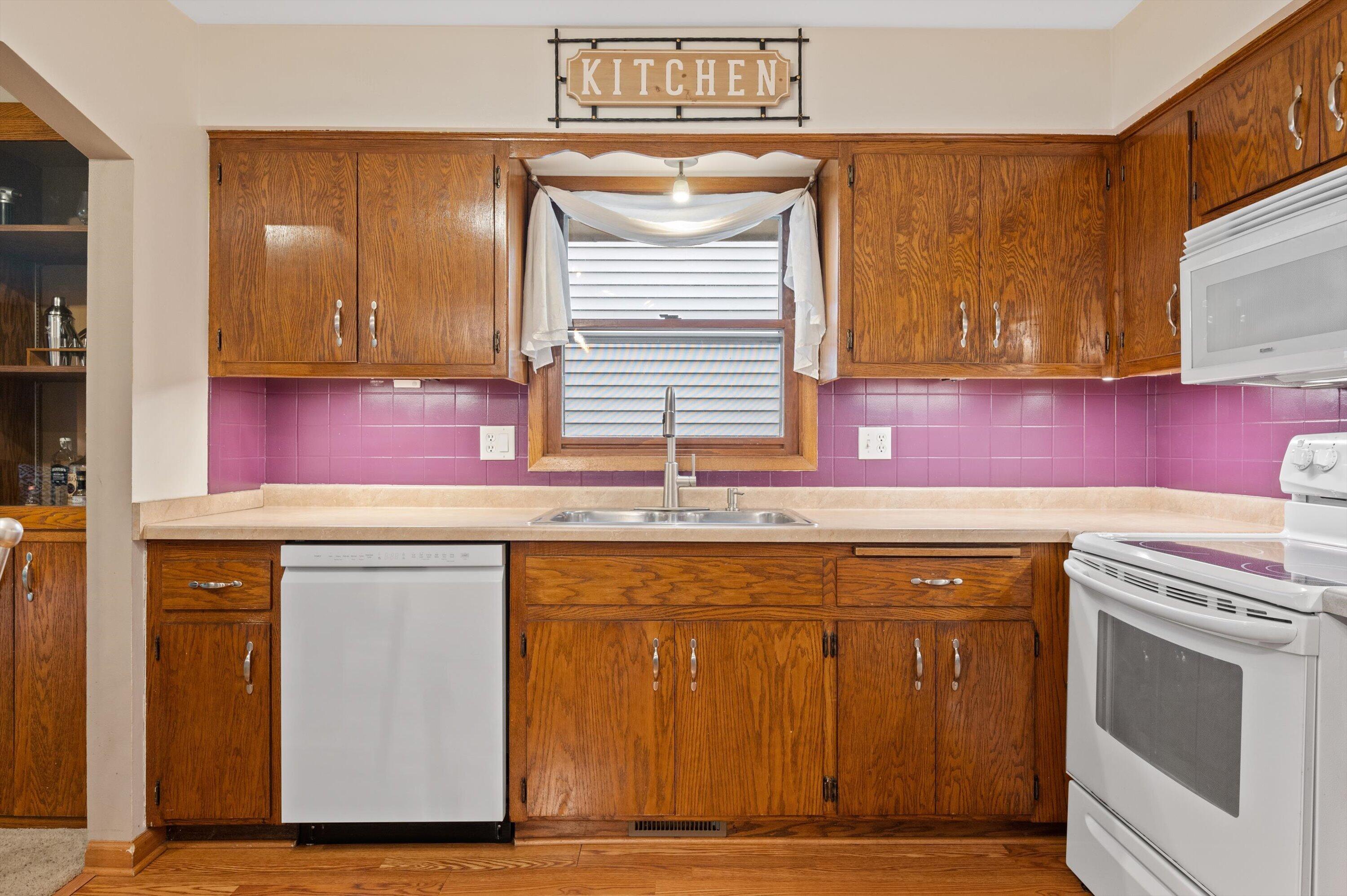 9322 West Cold Spring Road Greenfield, WI 53228 - Photo 8 of 43 Kitchen