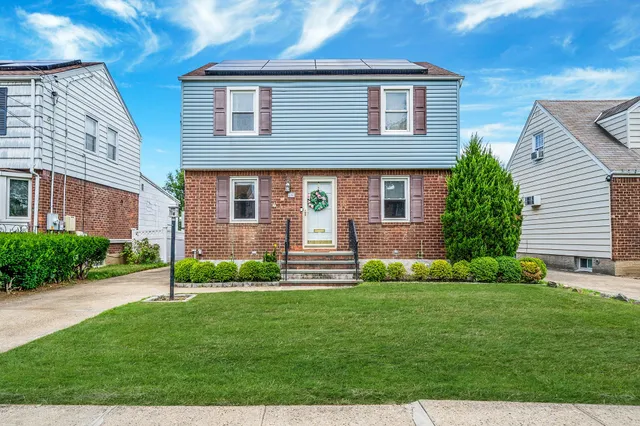 $799,000 | 314 White Road, Mineola, NY 11501