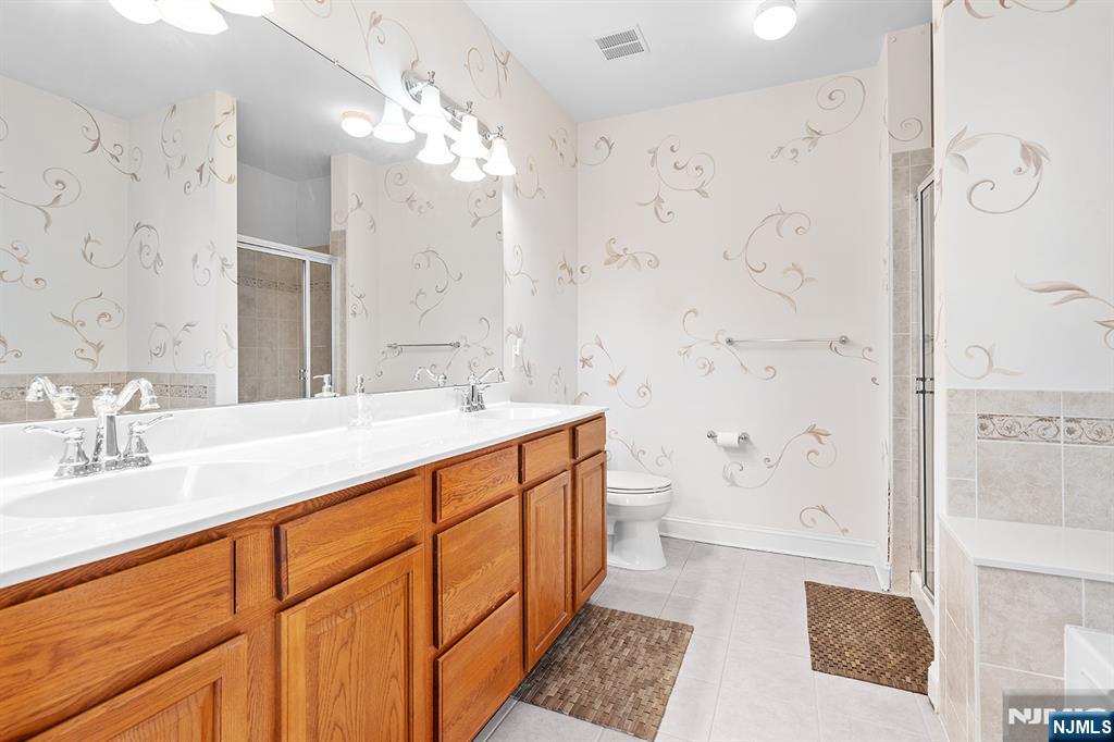 8 Cliff Road, Unit B3 Woodland Park, NJ 07424 - Photo 17 of 32