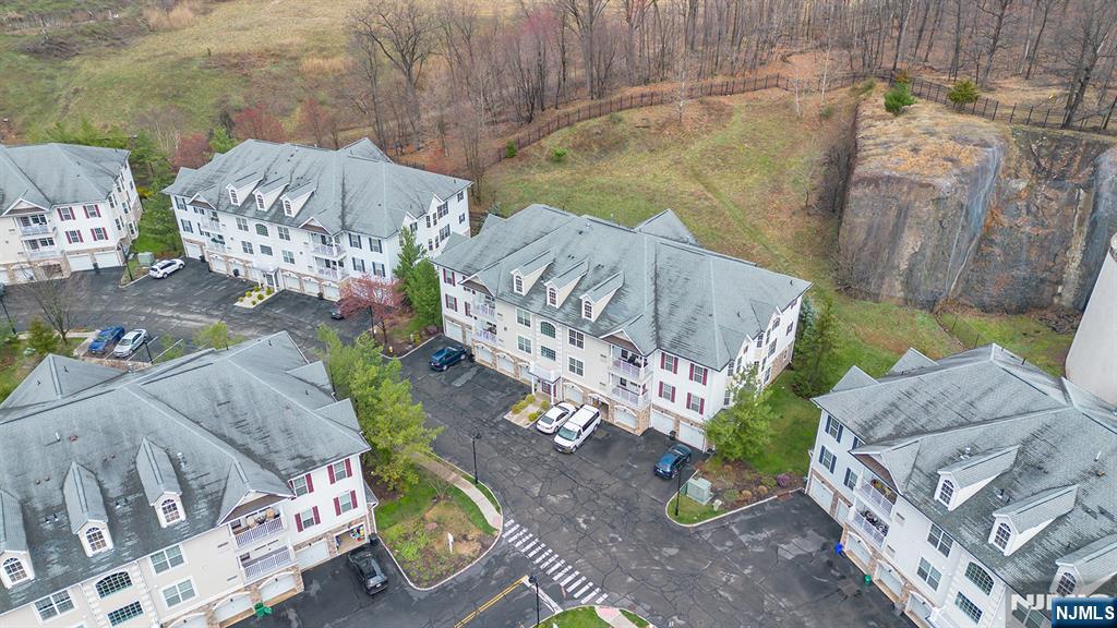 8 Cliff Road, Unit B3 Woodland Park, NJ 07424 - Photo 2 of 32