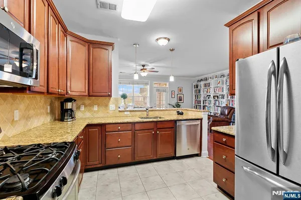 $625,000 | 8 Cliff Road, Unit B3, Woodland Park, NJ 07424