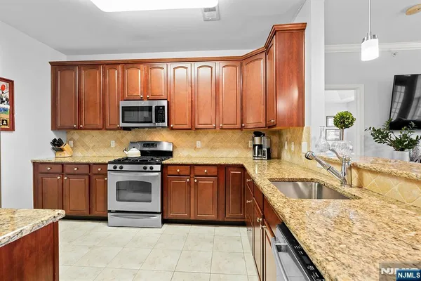 $625,000 | 8 Cliff Road, Unit B3, Woodland Park, NJ 07424