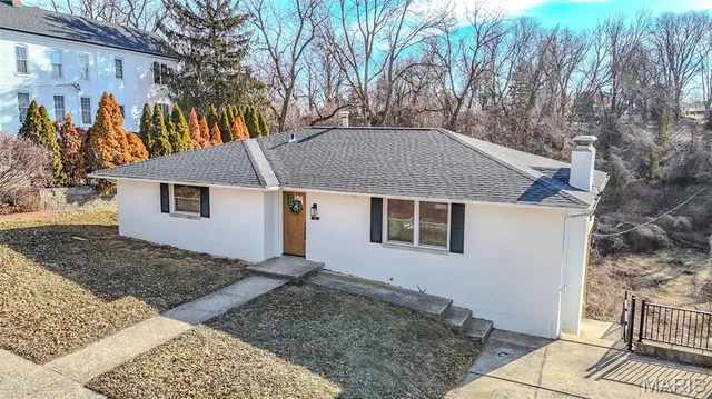 $299,900 | 425 Belleview Avenue, Alton, IL 62002