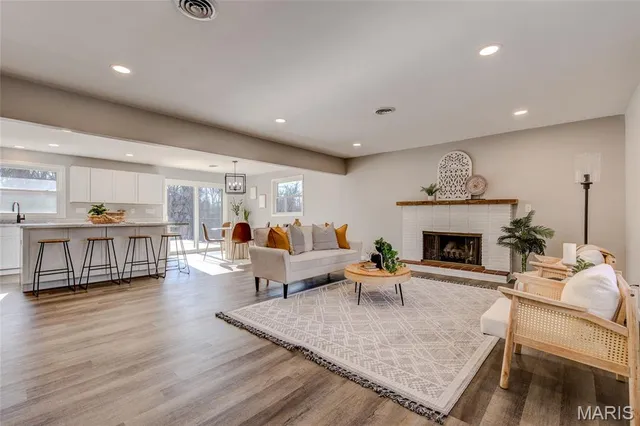 $299,900 | 425 Belleview Avenue, Alton, IL 62002