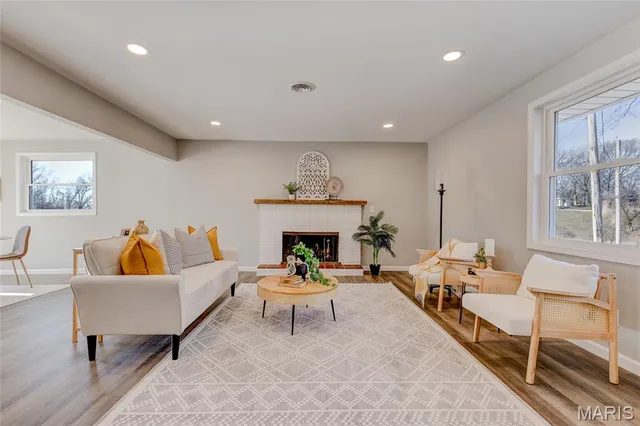 $299,900 | 425 Belleview Avenue, Alton, IL 62002