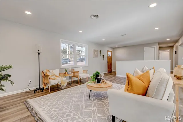 $299,900 | 425 Belleview Avenue, Alton, IL 62002