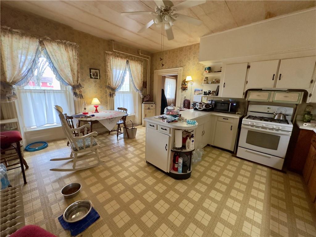 1921 McIntyre Road Shelocta, PA 15774 - Photo 5 of 25 Eat in Kitchen