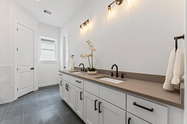 $329,900 | 6421 Madrid Street, Houston, TX 77021