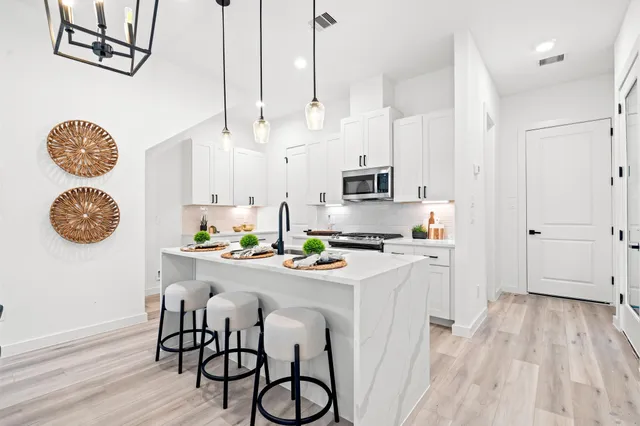 $329,900 | 6421 Madrid Street, Houston, TX 77021