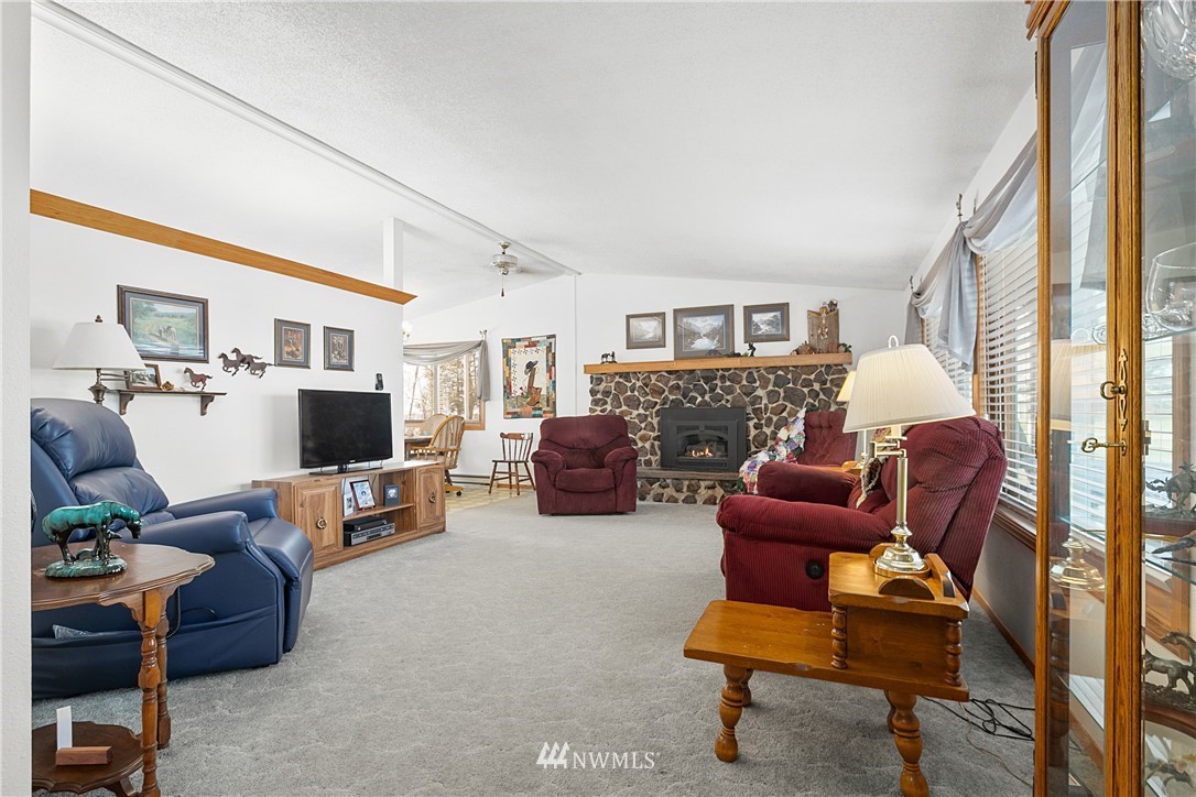 4419 Minaker Road Sumas, WA 98295 - Photo 6 of 40