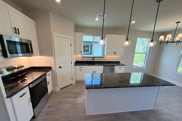 $2,100 | 5709 Barkridge Drive, Granbury, TX 76048