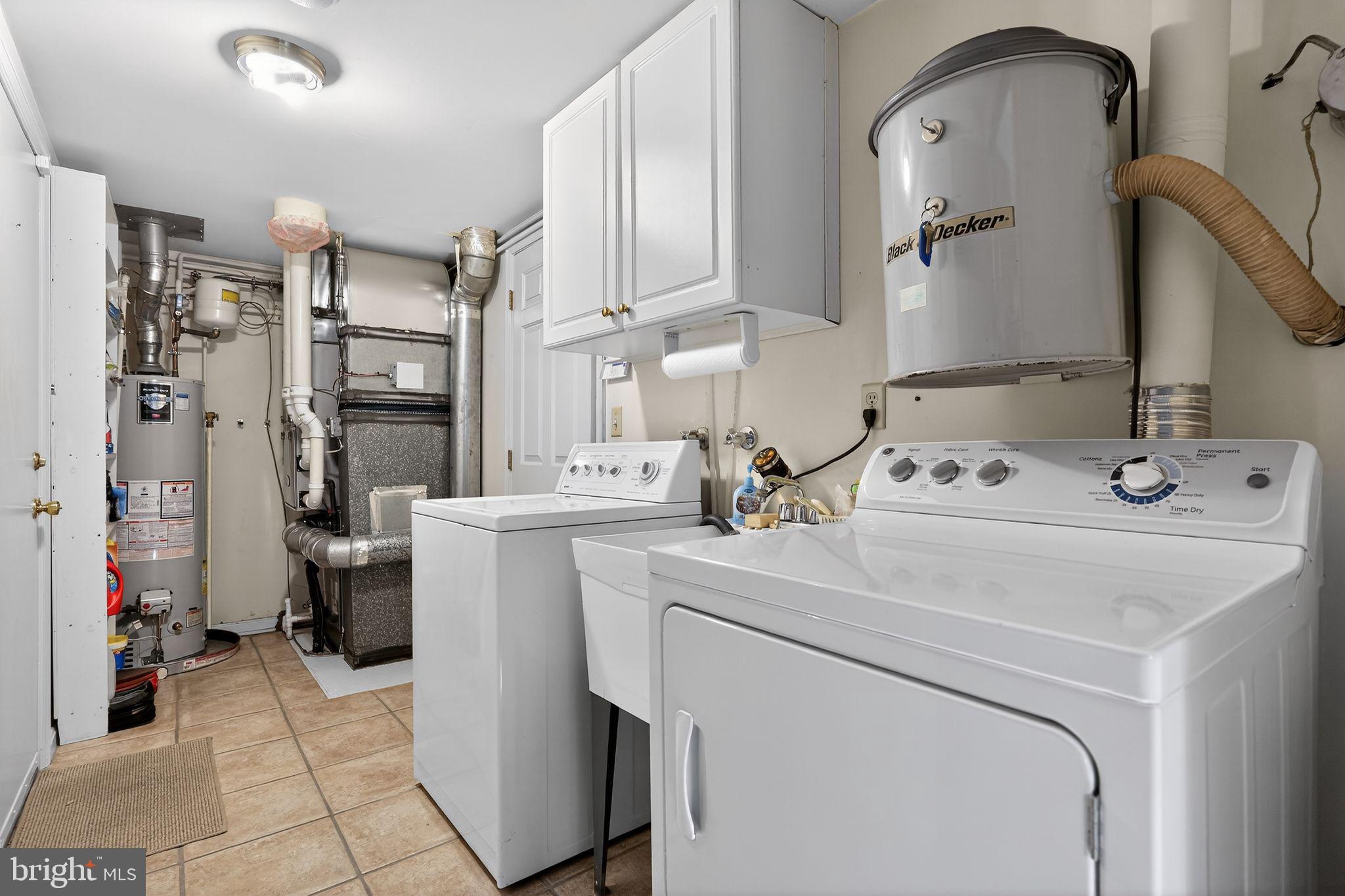 1510 Eton Way Crofton, MD 21114 - Photo 40 of 51 a utility room with dryer and washer