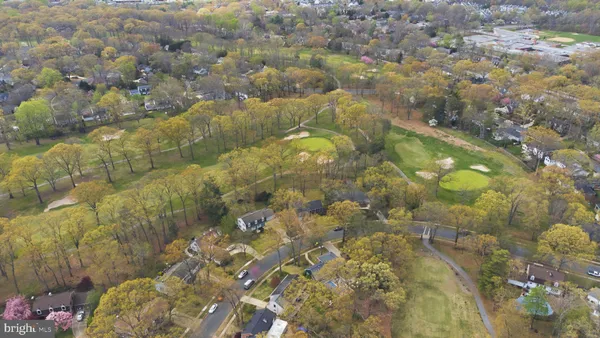 a view of residential houses with outdoor space