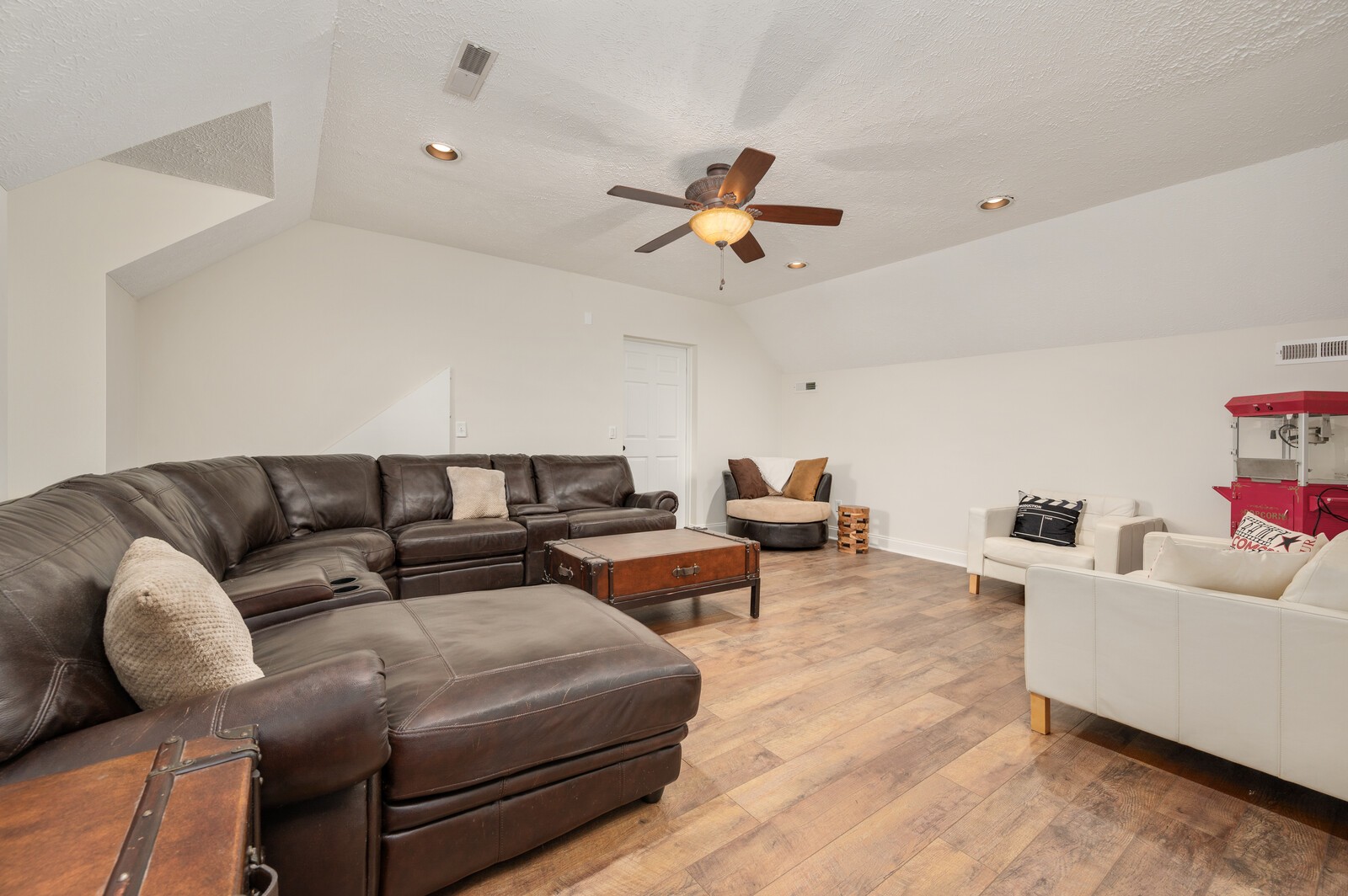 1123 Bramble Trail Murfreesboro, TN 37129 - Photo 40 of 60 a living room with furniture