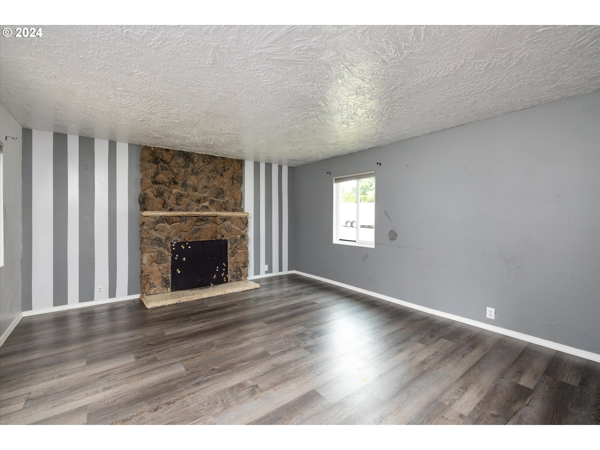35 7th Street Fairview, OR 97024 - Photo 4 of 30 Gallery Image 4