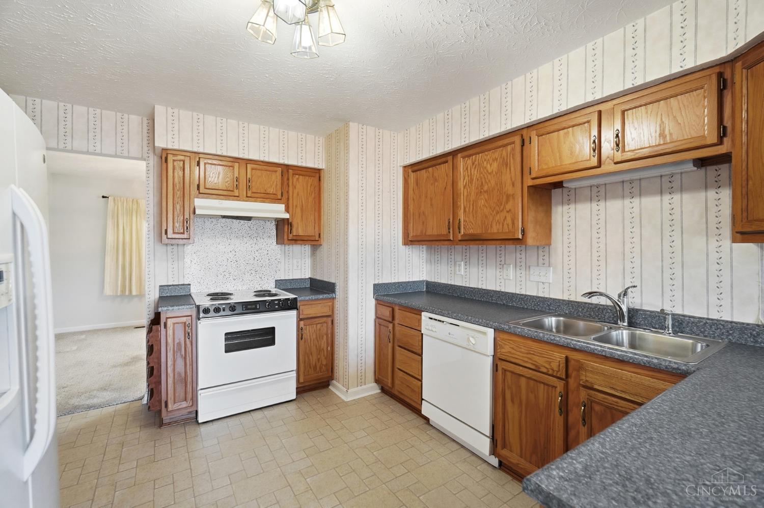 9865 Seward Road Fairfield, OH 45014 - Photo 10 of 43 Here's your chance to create the kitchen of your dreams.