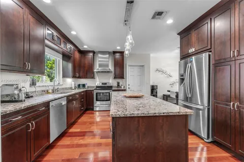 $3,150,000 | 8 Pinta Road, Miami, FL 33133