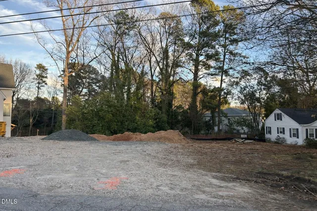 a view of house with a yard