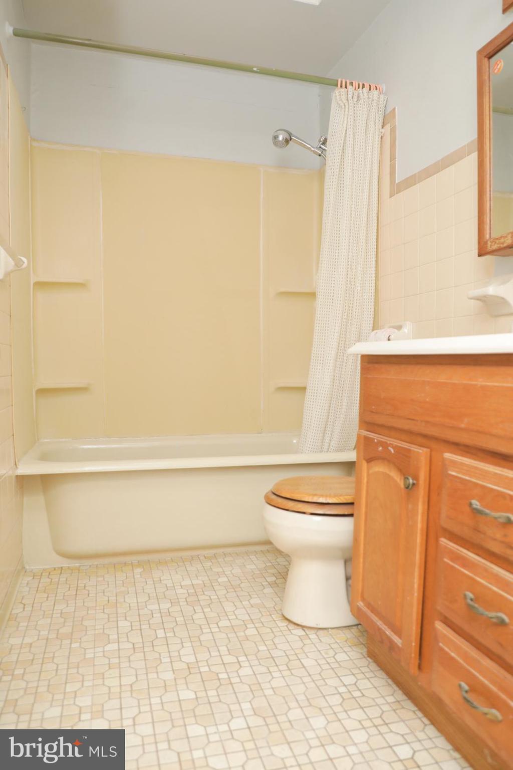 732 Copley Road Upper Darby, PA 19082 - Photo 16 of 24