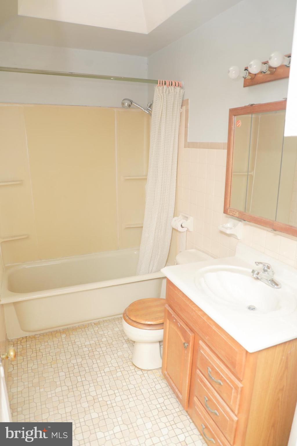 732 Copley Road Upper Darby, PA 19082 - Photo 18 of 24