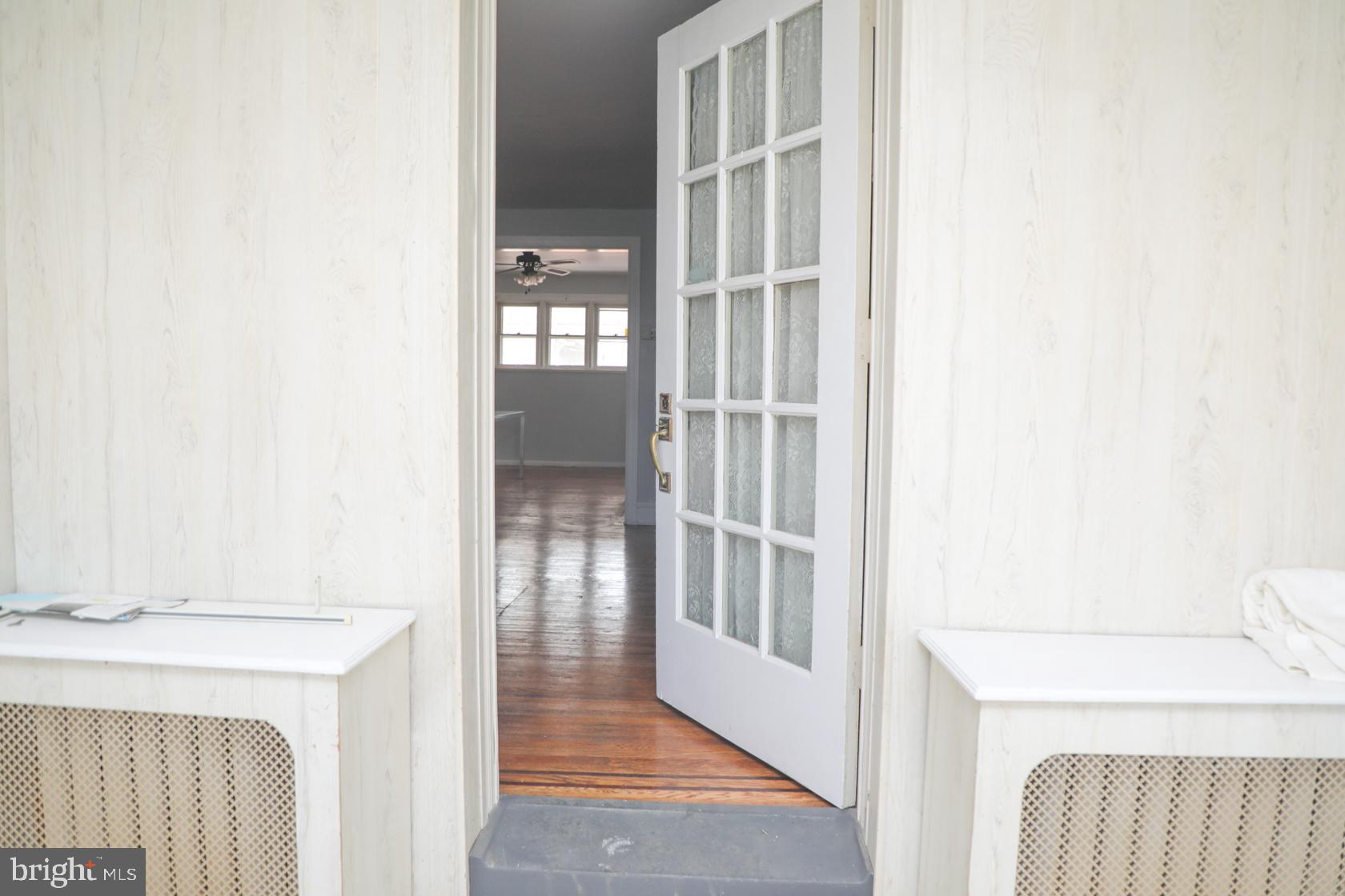 732 Copley Road Upper Darby, PA 19082 - Photo 3 of 24 Enclosed porch entry to livingroom