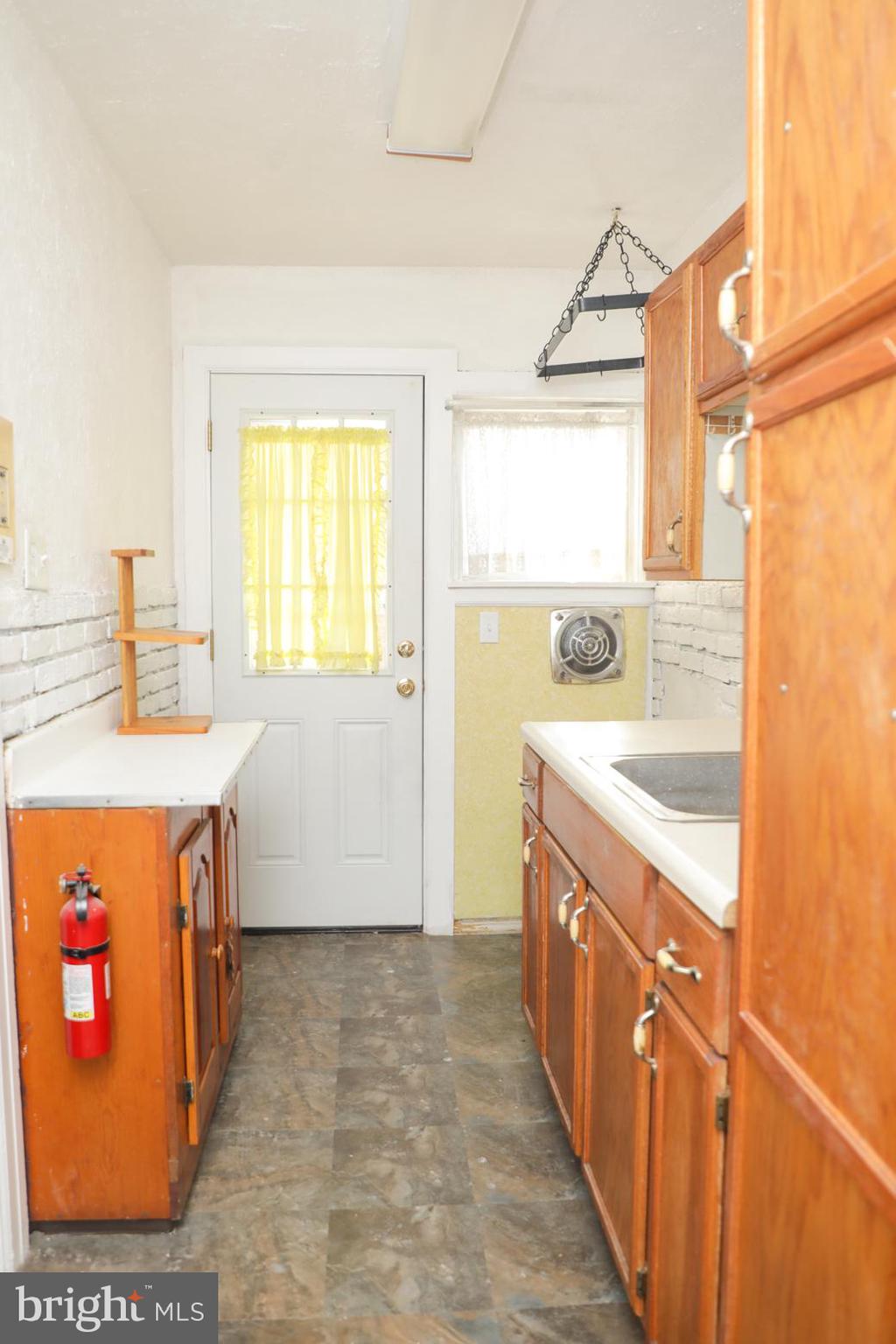732 Copley Road Upper Darby, PA 19082 - Photo 8 of 24