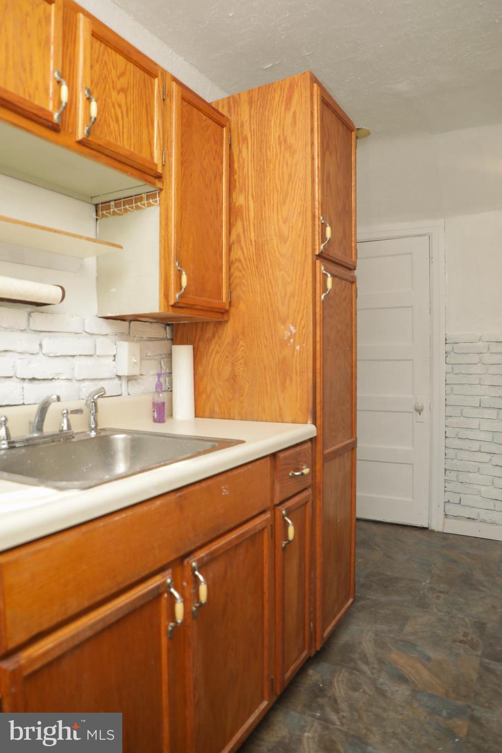 732 Copley Road Upper Darby, PA 19082 - Photo 9 of 24